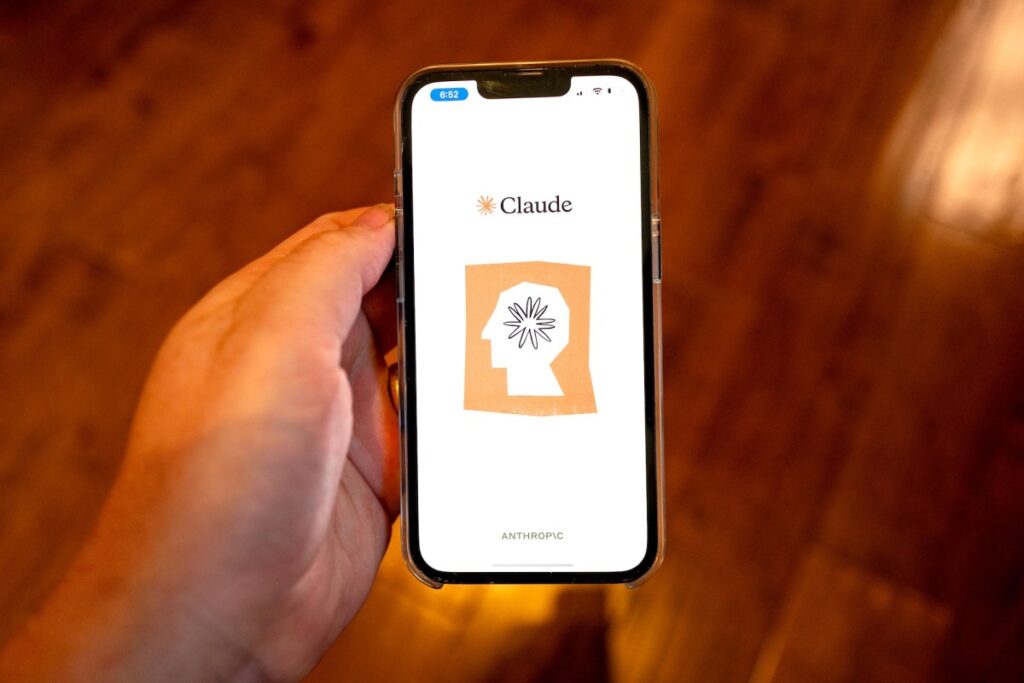 Anthropic takes aim at OpenAI, offers Claude to ‘all three branches of government’ for 